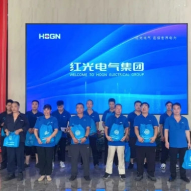 2025年7月 【“夏送清凉”举行时】乐清经济开发区总工会慰问pp电子电气集团生产一线